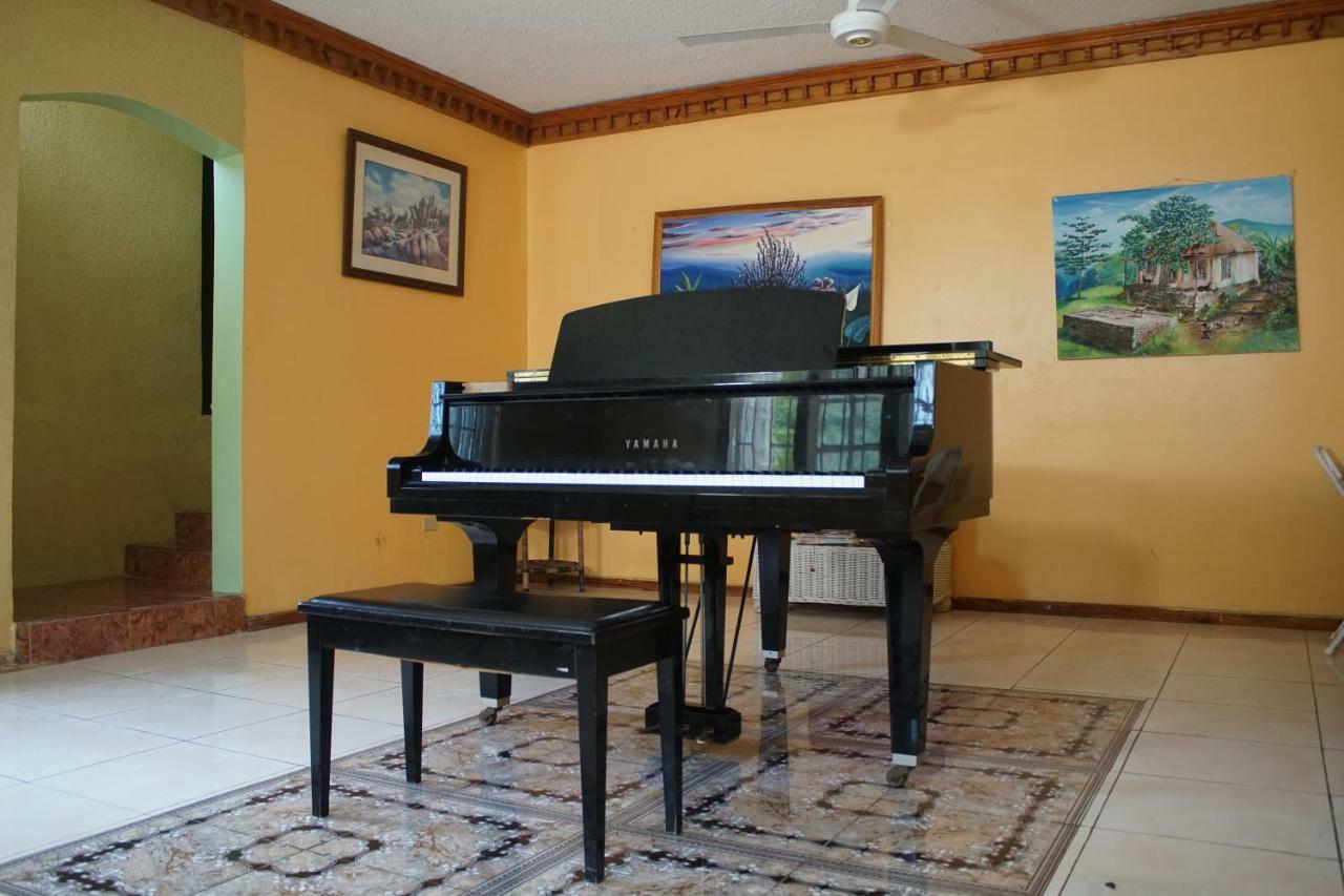 Emerald View Resort Villa Montego Bay Exterior photo